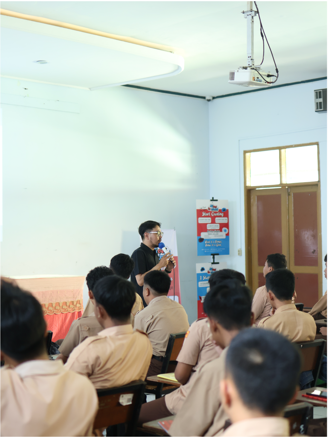 sharing session di event sekolah abby and gail